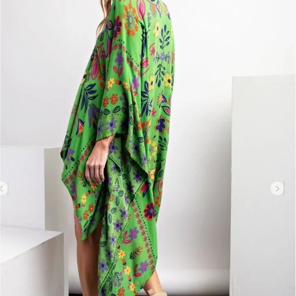 Easel Green Floral Cape - Picture 5 of 5